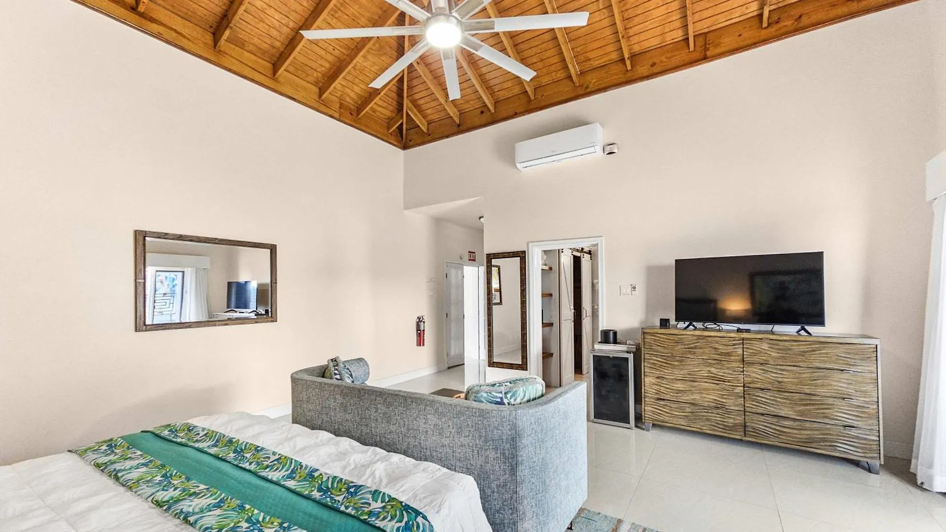 Hospitality Expert Bts 10Br Pool Beach مونتيغو باي 0*,  جامايكا